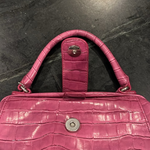 Magenta crocodile purse (faux) - Picture 10 of 10